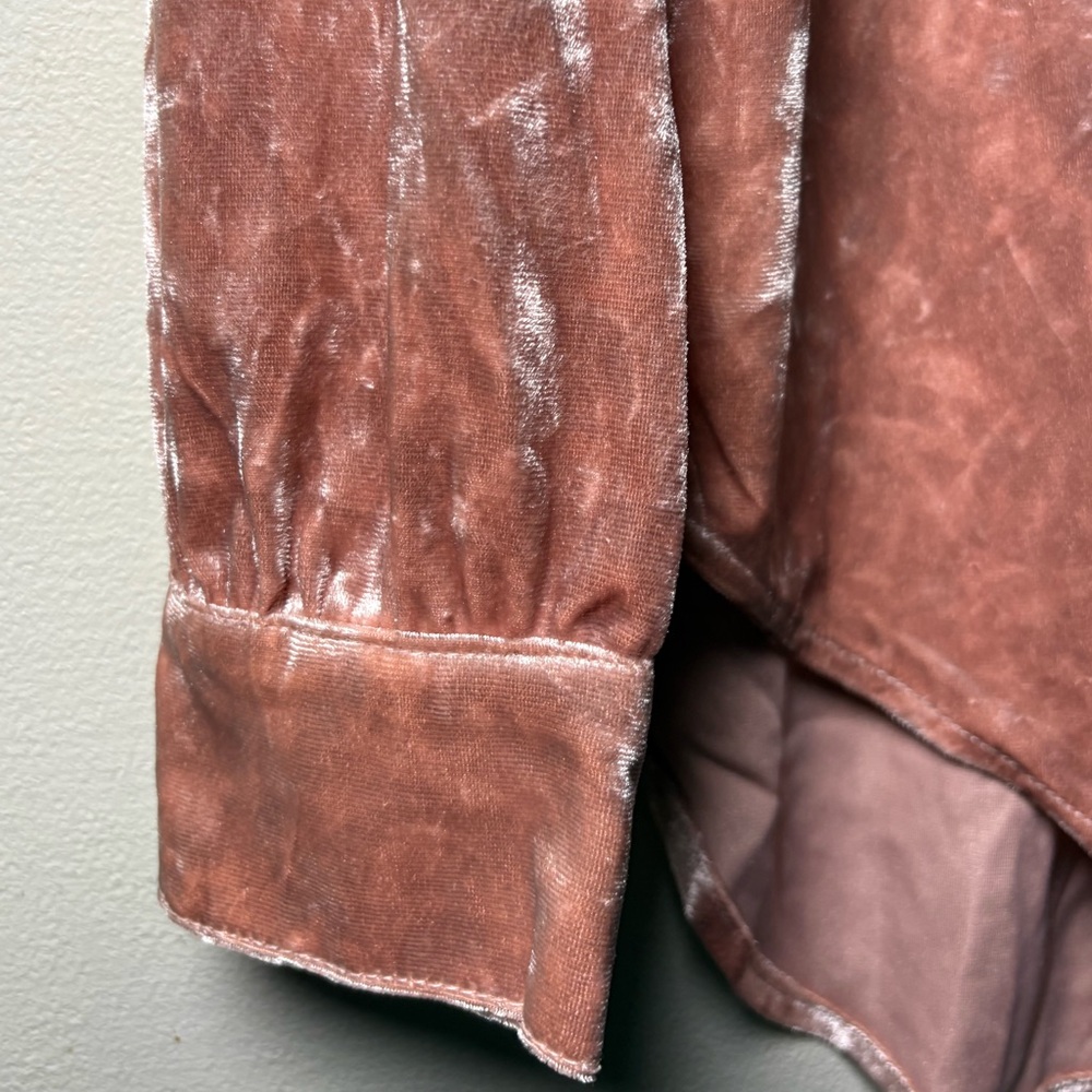 Cupio Women’s Crushed Velvet Dusty Rose High Low Button Down Blouse Size M - Picture 4 of 8